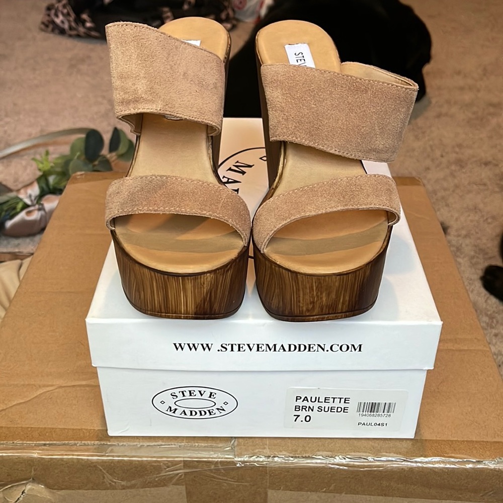 Steve Madden camel sandal wedges